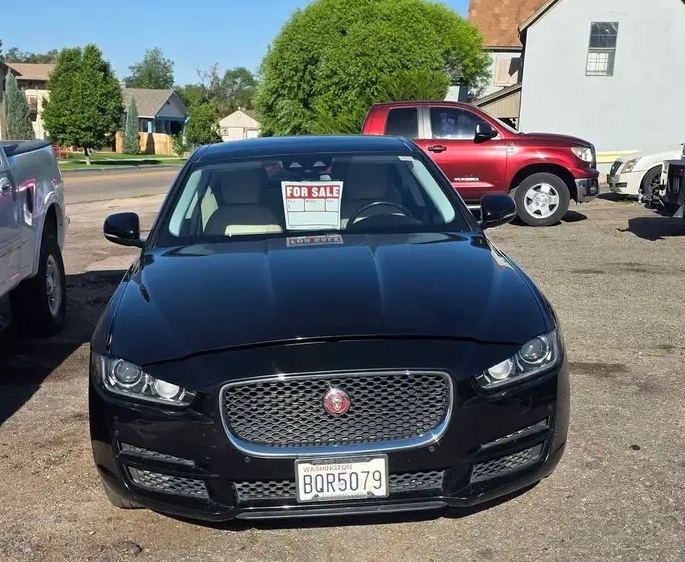 Used 2017 Jaguar XE Prestige AWD/4WD image 2
