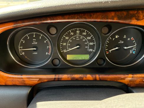 Used 2007 Jaguar XJ8 image 11