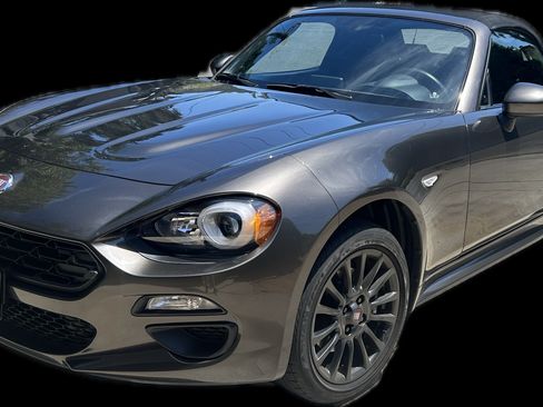 Used 2017 FIAT 124 Spider Classica RWD image 12