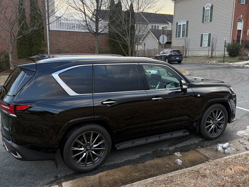 Used 2024 Lexus LX 600 F Sport image 4