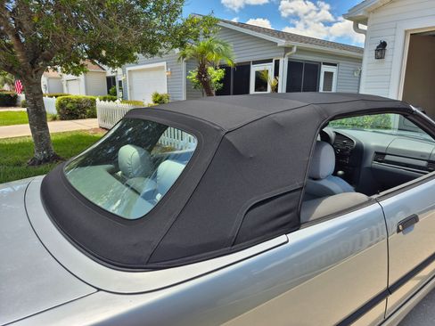 Used 1998 BMW 323i Convertible RWD image 4