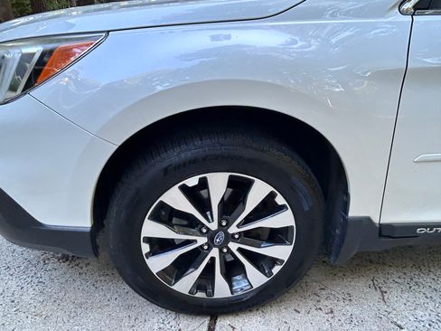 Used 2017 Subaru Outback 3.6R Limited AWD/4WD image 2