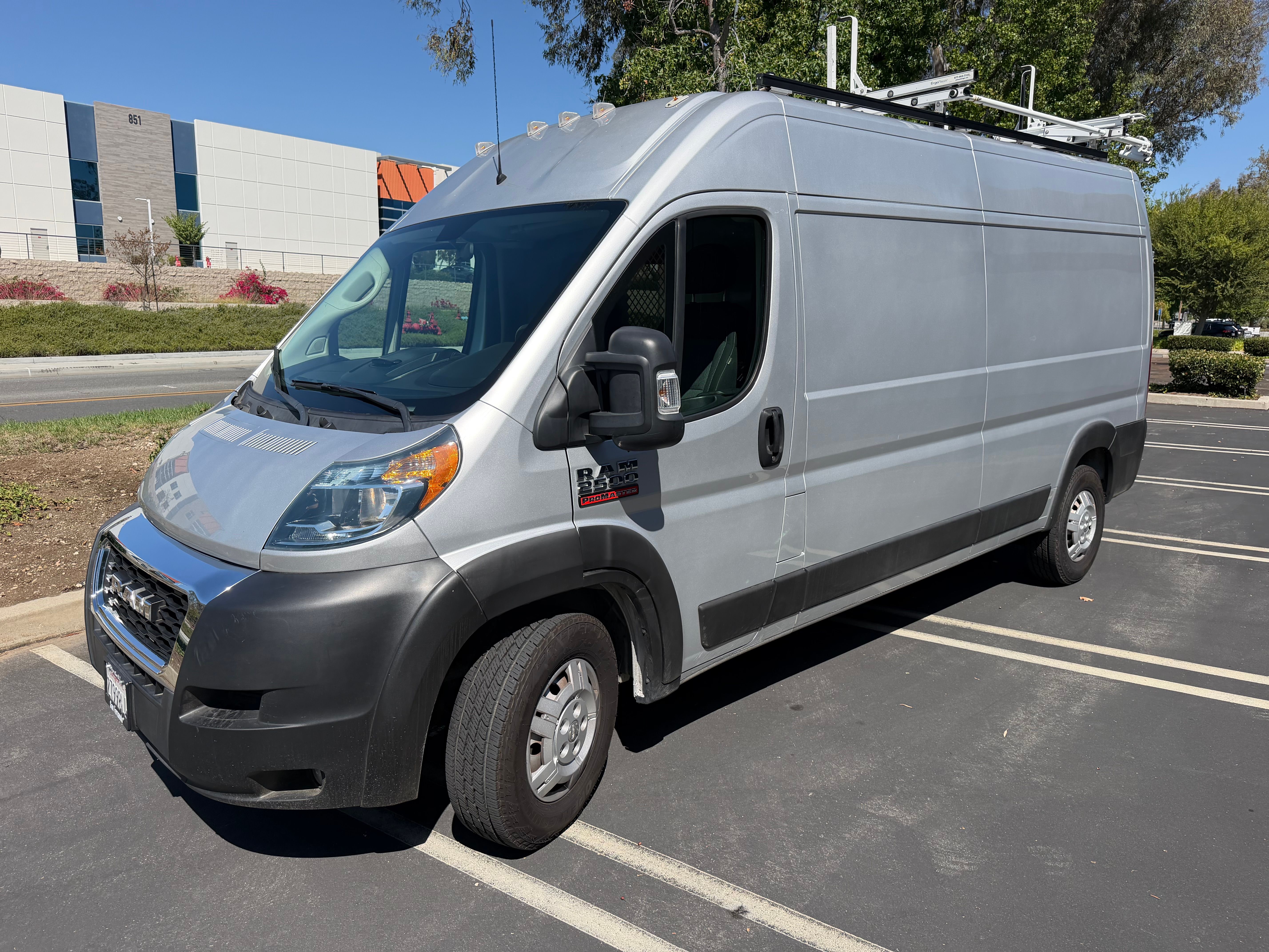 Used 2021 RAM ProMaster 2500 w/ Convenience Group FWD image 2