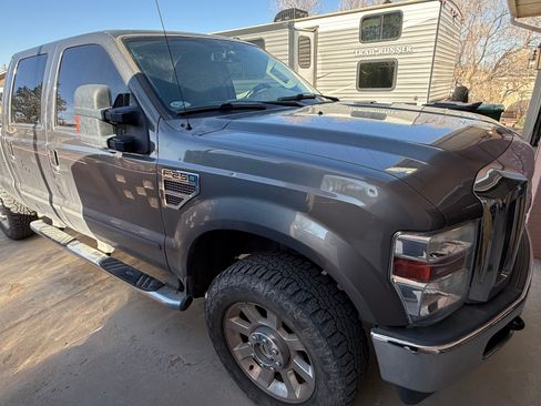 Used 2010 Ford F250 Lariat image 4