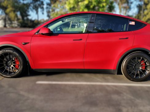 Used 2020 Tesla Model Y Performance image 9