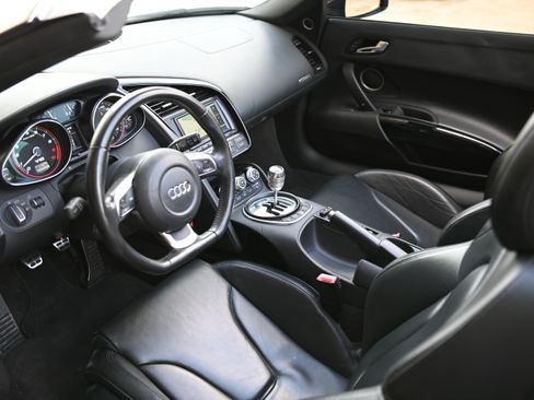 Used 2011 Audi R8 V10 image 22