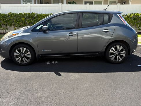 Used 2015 Nissan Leaf SV w/ LED & Quick Charge Package FWD image 10