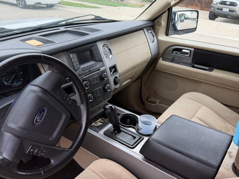 Used 2015 Ford Expedition XLT AWD/4WD image 11