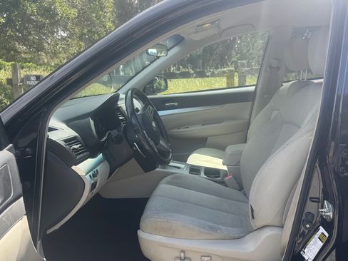 Used 2010 Subaru Outback 2.5i Premium AWD/4WD image 9