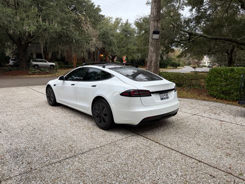 Used 2023 Tesla Model S image 1
