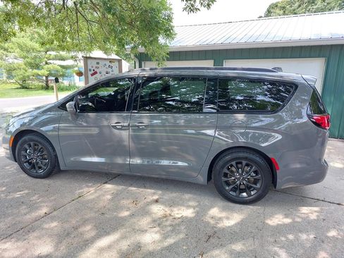 Used 2021 Chrysler Pacifica Touring w/ S Appearance Package image 1