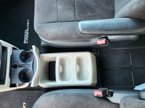 Used 2013 Dodge Grand Caravan SE image 9