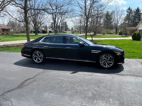 Used 2023 Genesis G90 3.5T image 2