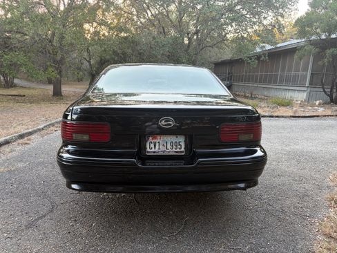 Used 1996 Chevrolet Impala SS RWD image 2