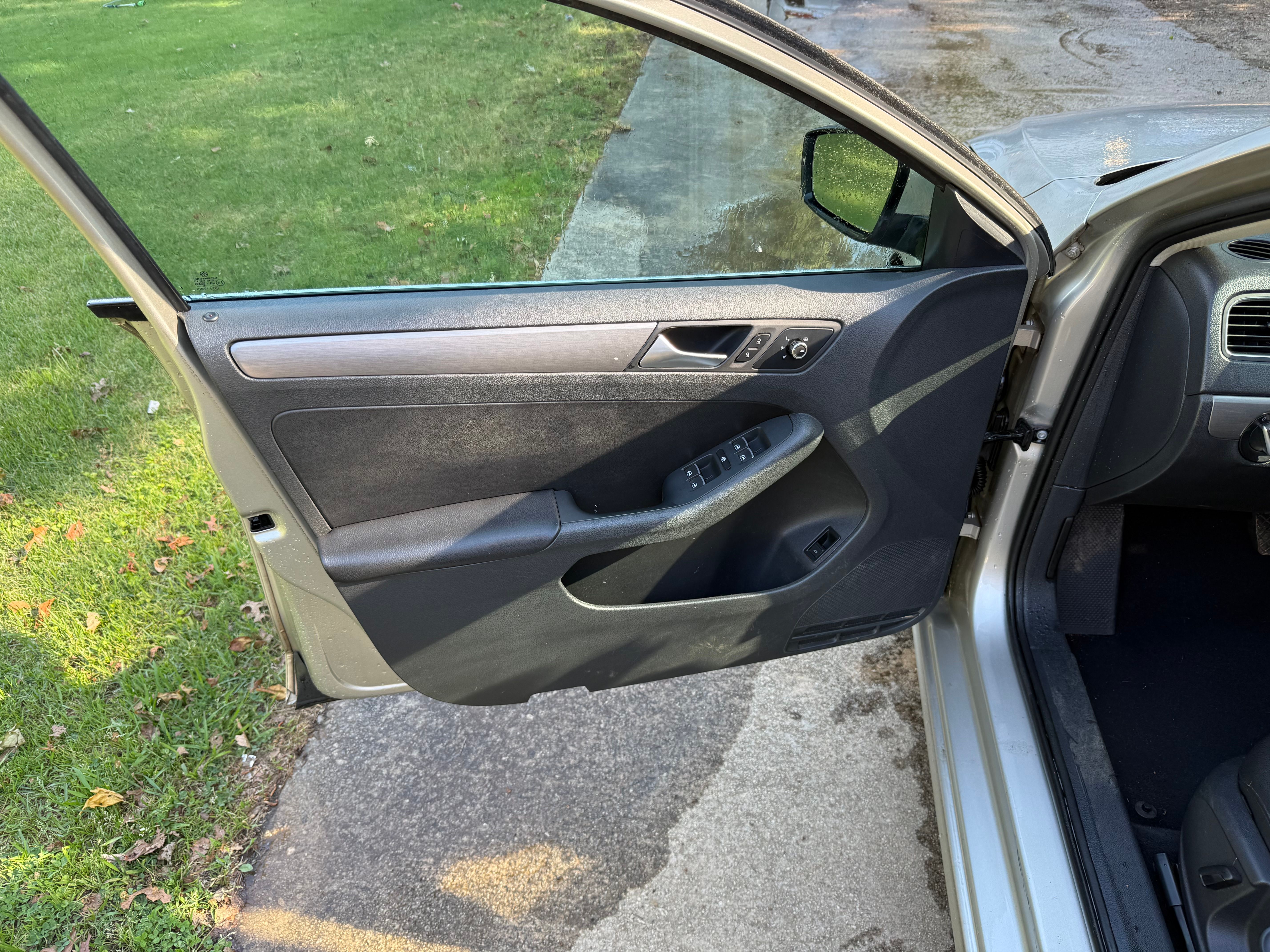 Used 2013 Volkswagen Jetta TDI FWD image 4