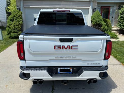 Used 2019 GMC Sierra 1500 Denali w/ Denali Ultimate Package AWD/4WD image 12