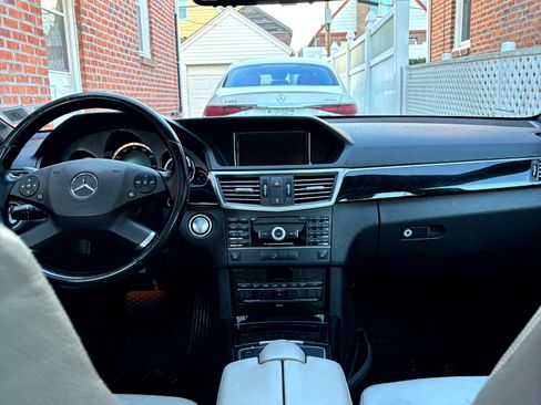 Used 2011 Mercedes-Benz E 350 4MATIC Wagon image 12