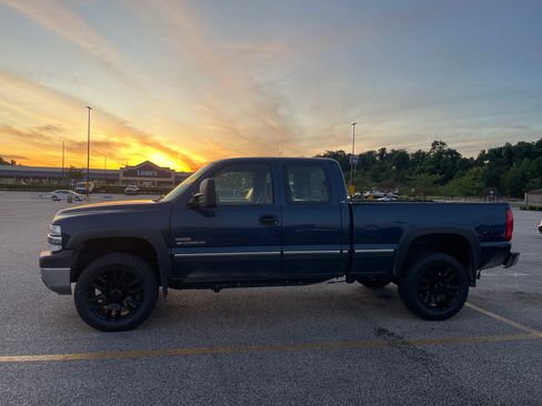 Used 2002 Chevrolet Silverado 2500 LS image 1