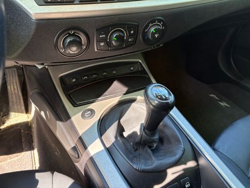 Used 2005 BMW Z4 2.5i RWD image 2