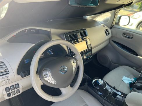 Used 2012 Nissan Leaf SL FWD image 5