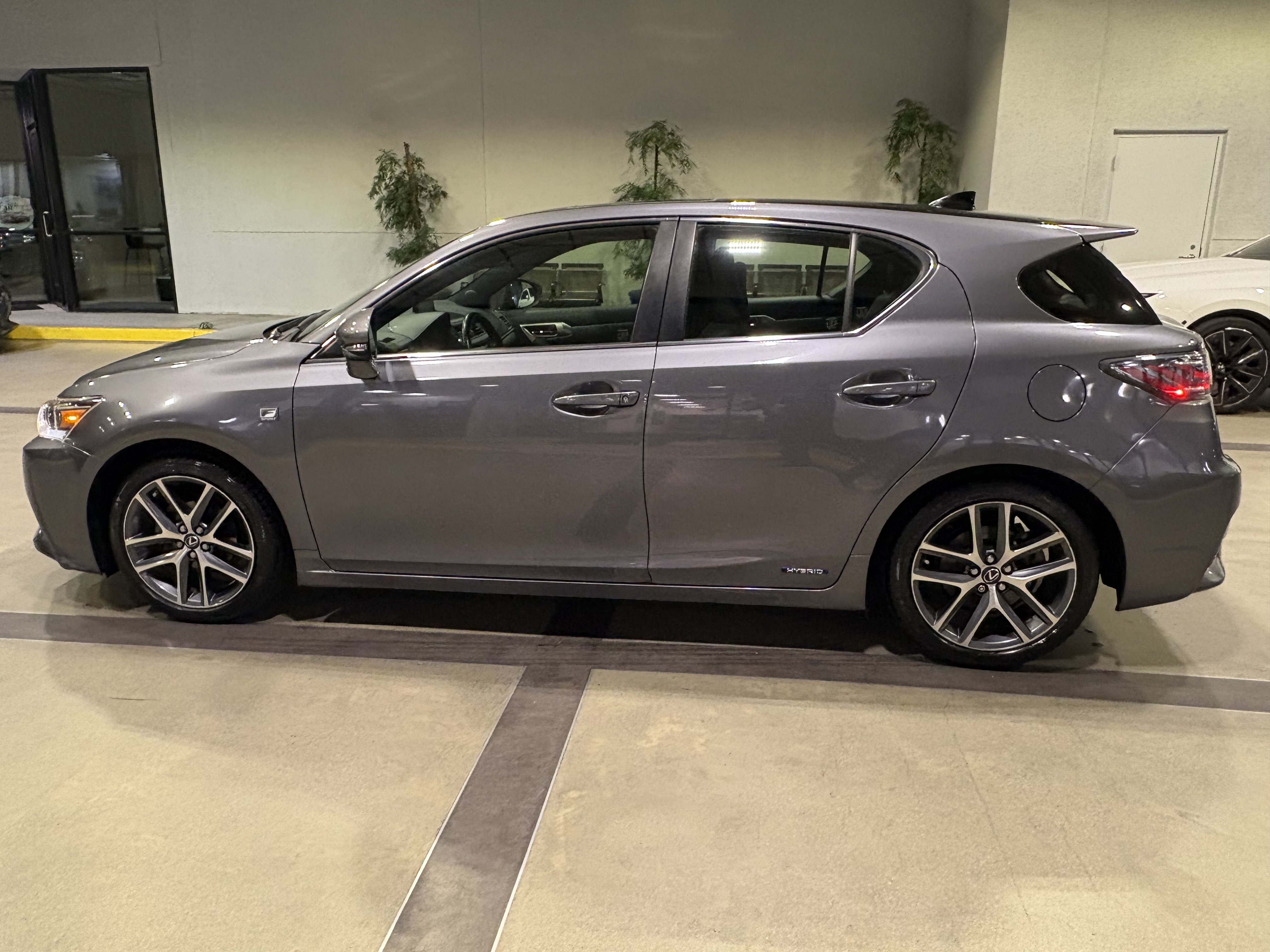 Used 2014 Lexus CT 200h w/ F Sport w/Nuluxe Interior FWD image 9