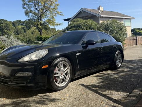 Used 2011 Porsche Panamera 4 image 1