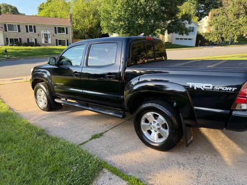 Used 2015 Toyota Tacoma 4x4 Double Cab w/ TRD Sport Package image 4