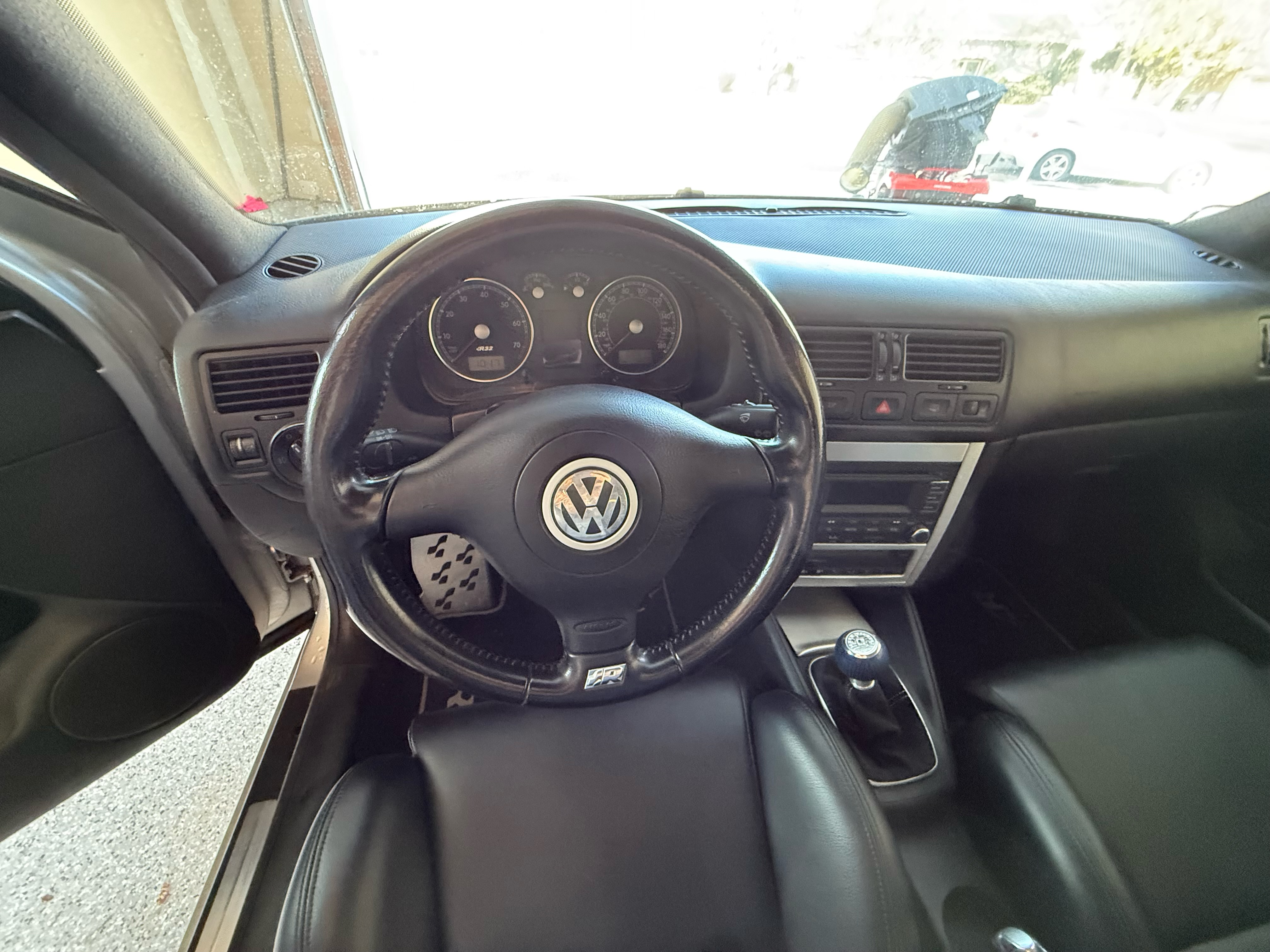 Used 2004 Volkswagen R32 AWD/4WD image 11