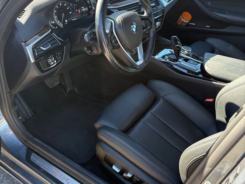Used 2019 BMW 530i xDrive w/ Convenience Package image 4