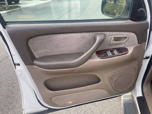 Used 2002 Toyota Sequoia SR5 image 11