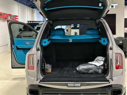 Used 2022 Rolls-Royce Cullinan w/ Dark Exterior Package image 18