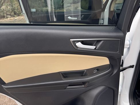 Used 2020 Ford Edge SE FWD image 11