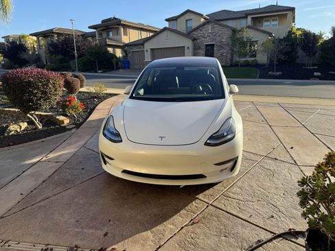 Used 2018 Tesla Model 3 Long Range image 1