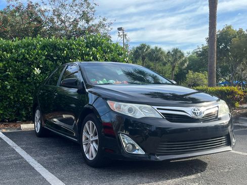 Used 2014 Toyota Camry XLE image 1