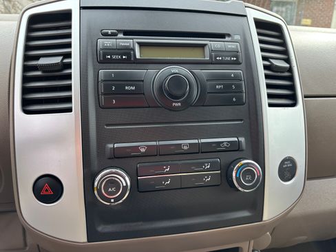 Used 2009 Nissan Frontier SE w/ SE Value Truck Pkg image 5