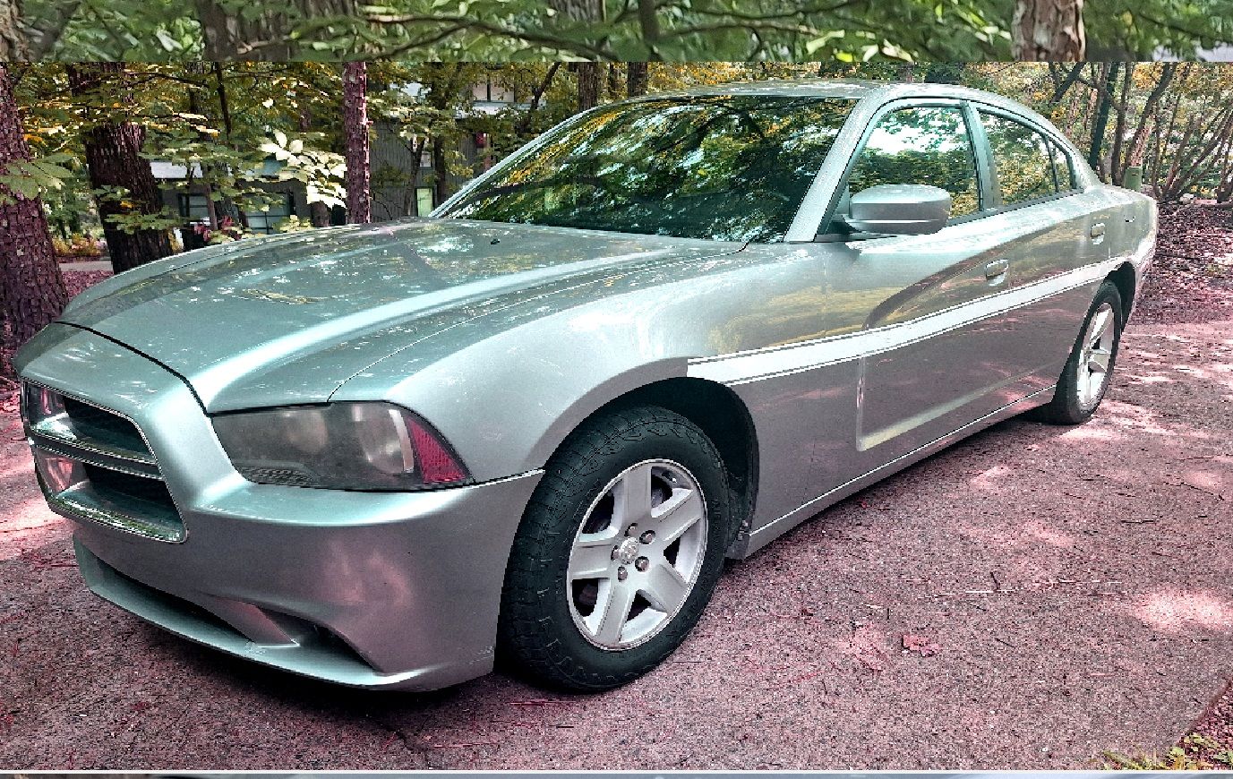 Used 2013 Dodge Charger SE w/ Connectivity Group RWD image 2