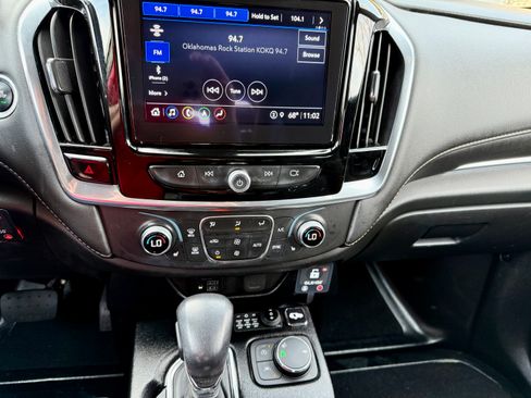 Used 2022 Chevrolet Traverse LT w/ LT Premium Package image 17