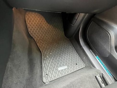 Used 2020 Jaguar F-PACE Premium image 12