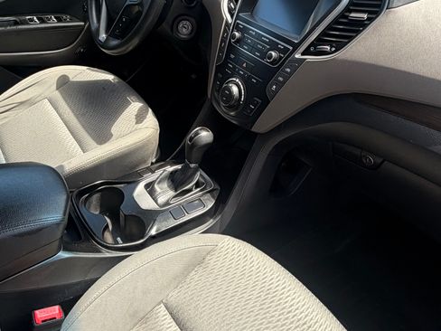 Used 2017 Hyundai Santa Fe SE AWD/4WD image 6