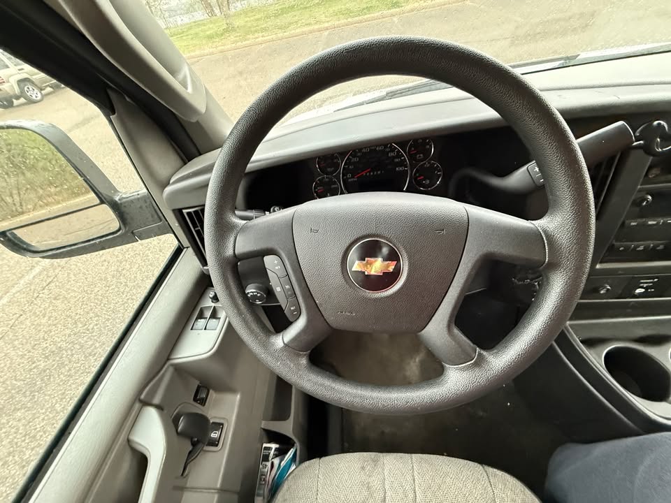 Used 2018 Chevrolet Express 2500 LT w/ LT Preferred Equipment Group RWD image 2