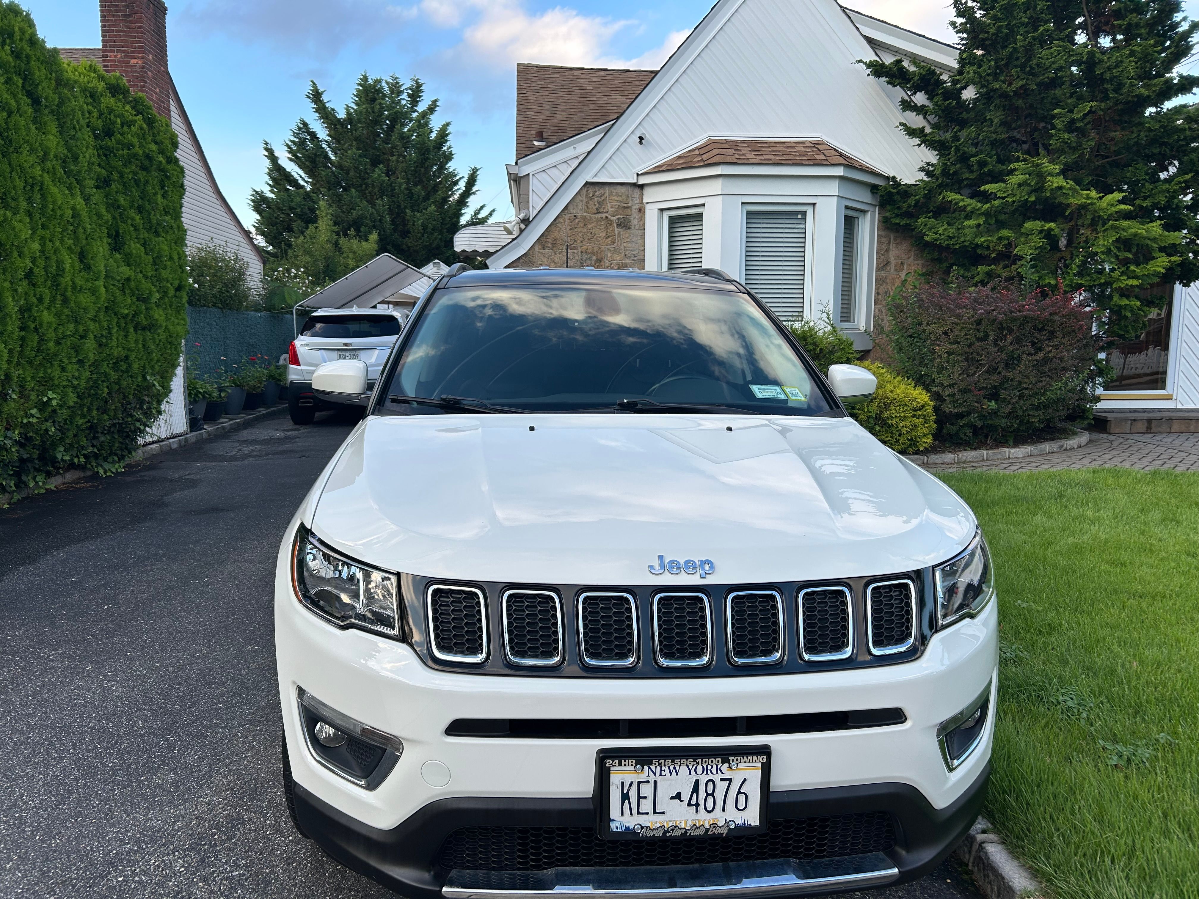 Used 2020 Jeep Compass Limited w/ Luxury Seat Group AWD/4WD image 2
