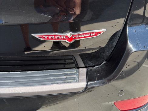 Used 2017 Jeep Grand Cherokee Trailhawk AWD/4WD image 8