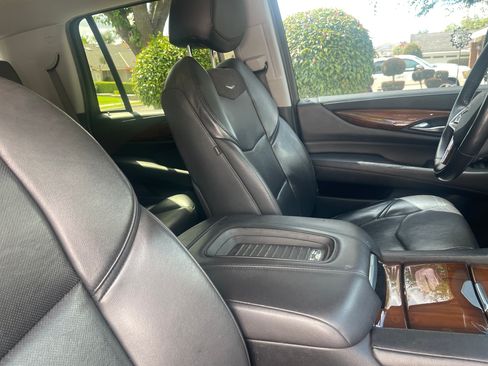 Used 2018 Cadillac Escalade 4WD image 5