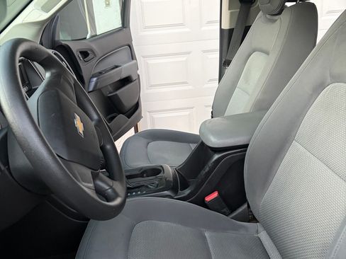 Used 2017 Chevrolet Colorado W/T AWD/4WD image 9