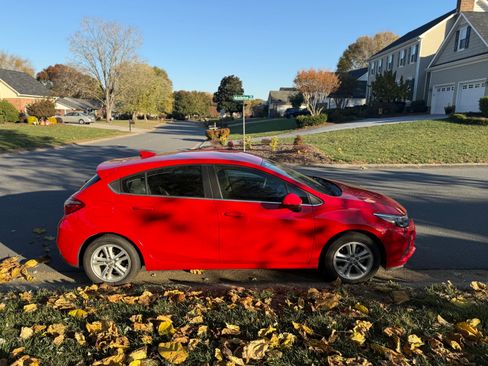 Used 2017 Chevrolet Cruze LT w/ Convenience Package image 9