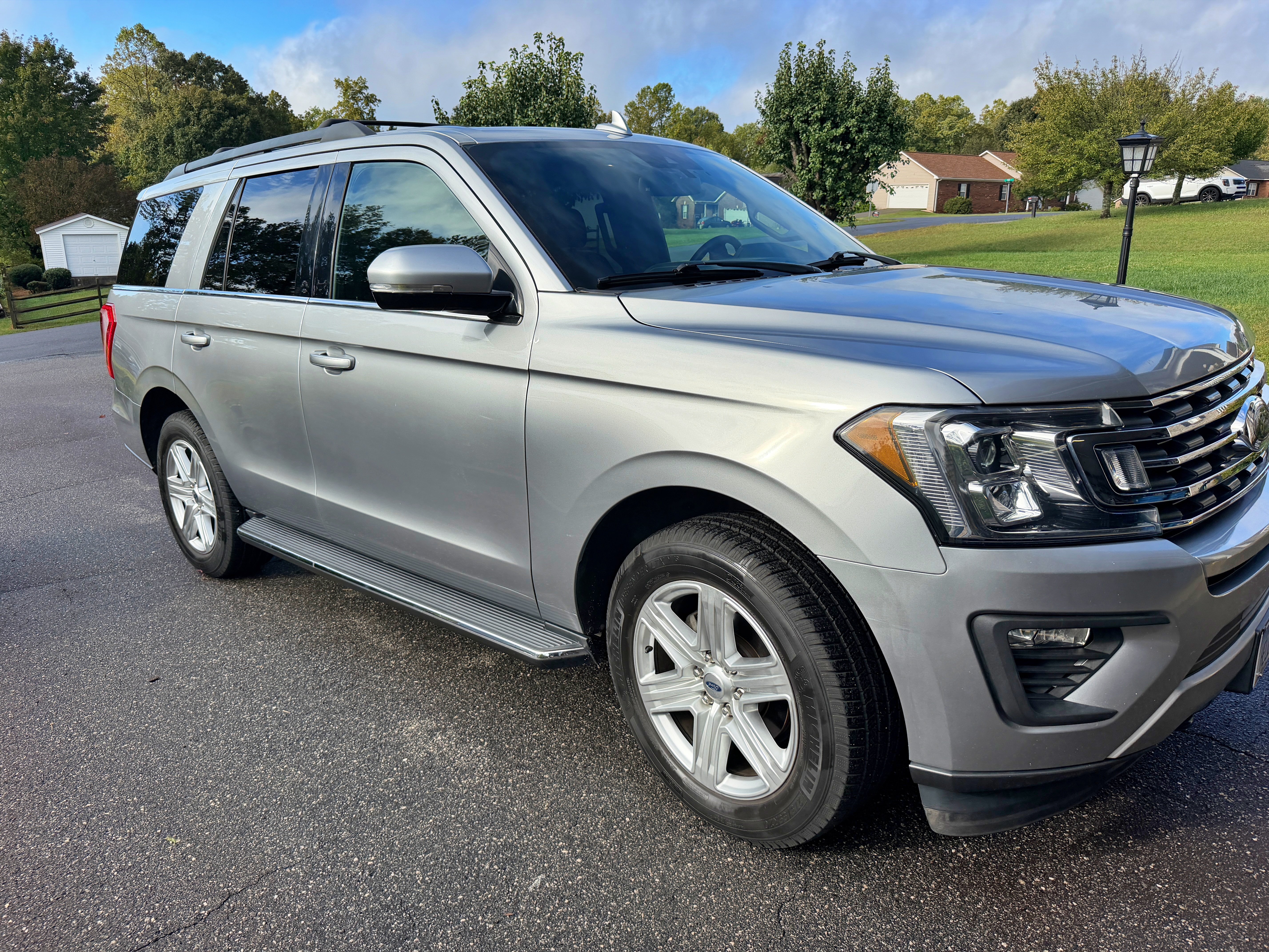 Used 2020 Ford Expedition XLT w/ Equipment Group 202A AWD/4WD image 2