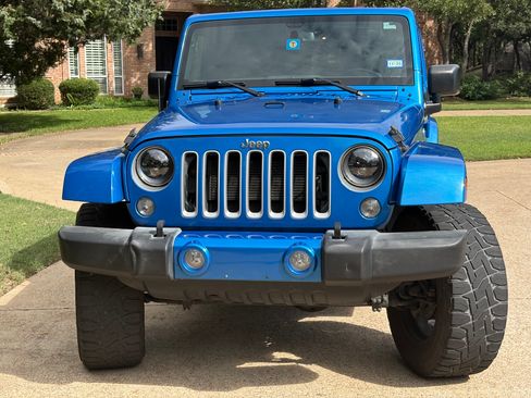 Used 2016 Jeep Wrangler Unlimited Sahara w/ Connectivity Group image 5