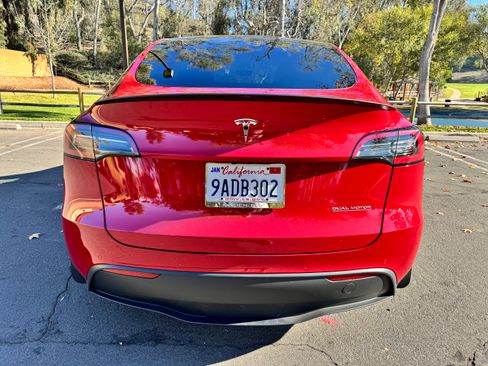 Used 2022 Tesla Model Y Performance image 5