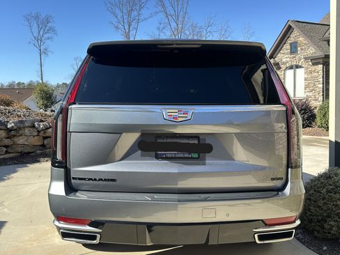 Used 2022 Cadillac Escalade Luxury w/ LPO, Illumination Package image 8