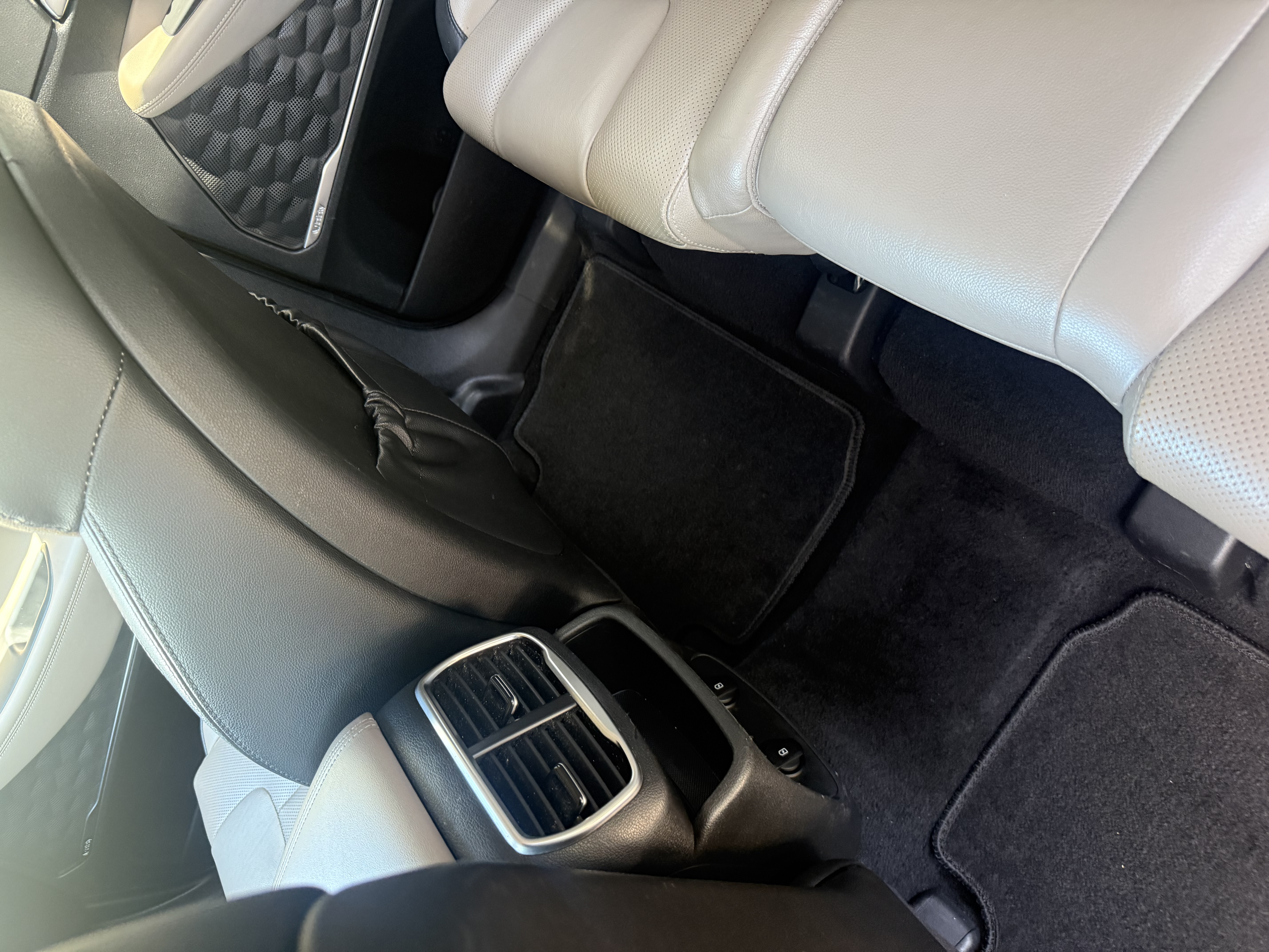 Used 2020 Hyundai Santa Fe SEL FWD image 8